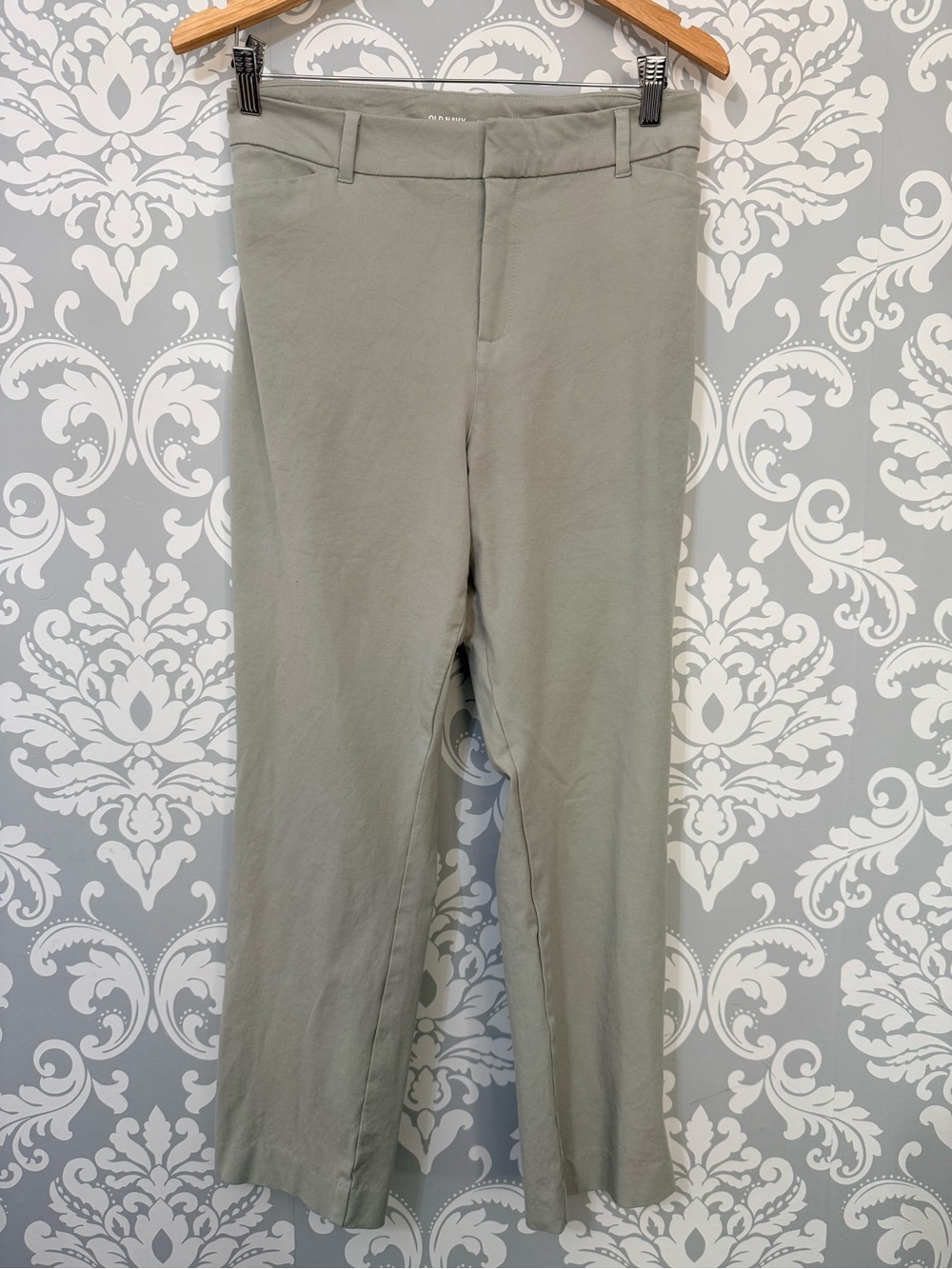 💫4/$25 • Old Navy Sage Green High Rise Pixie Skinny Pants